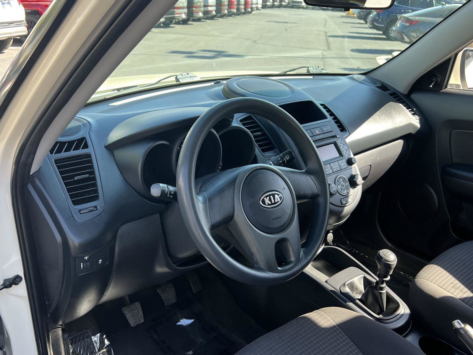 Used 2012 Kia Soul FWD image 27