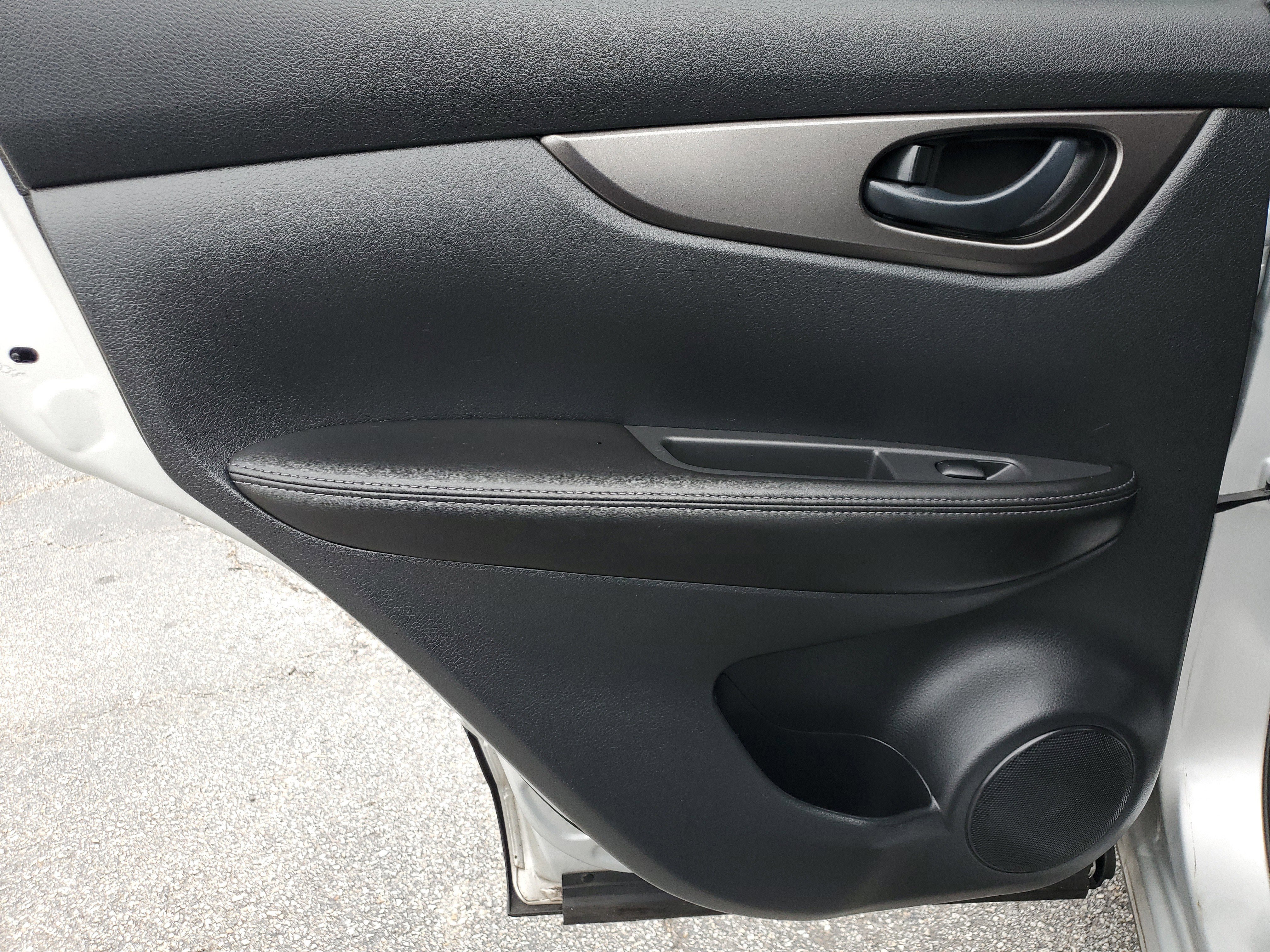 Used 2021 Nissan Rogue Sport S image 13