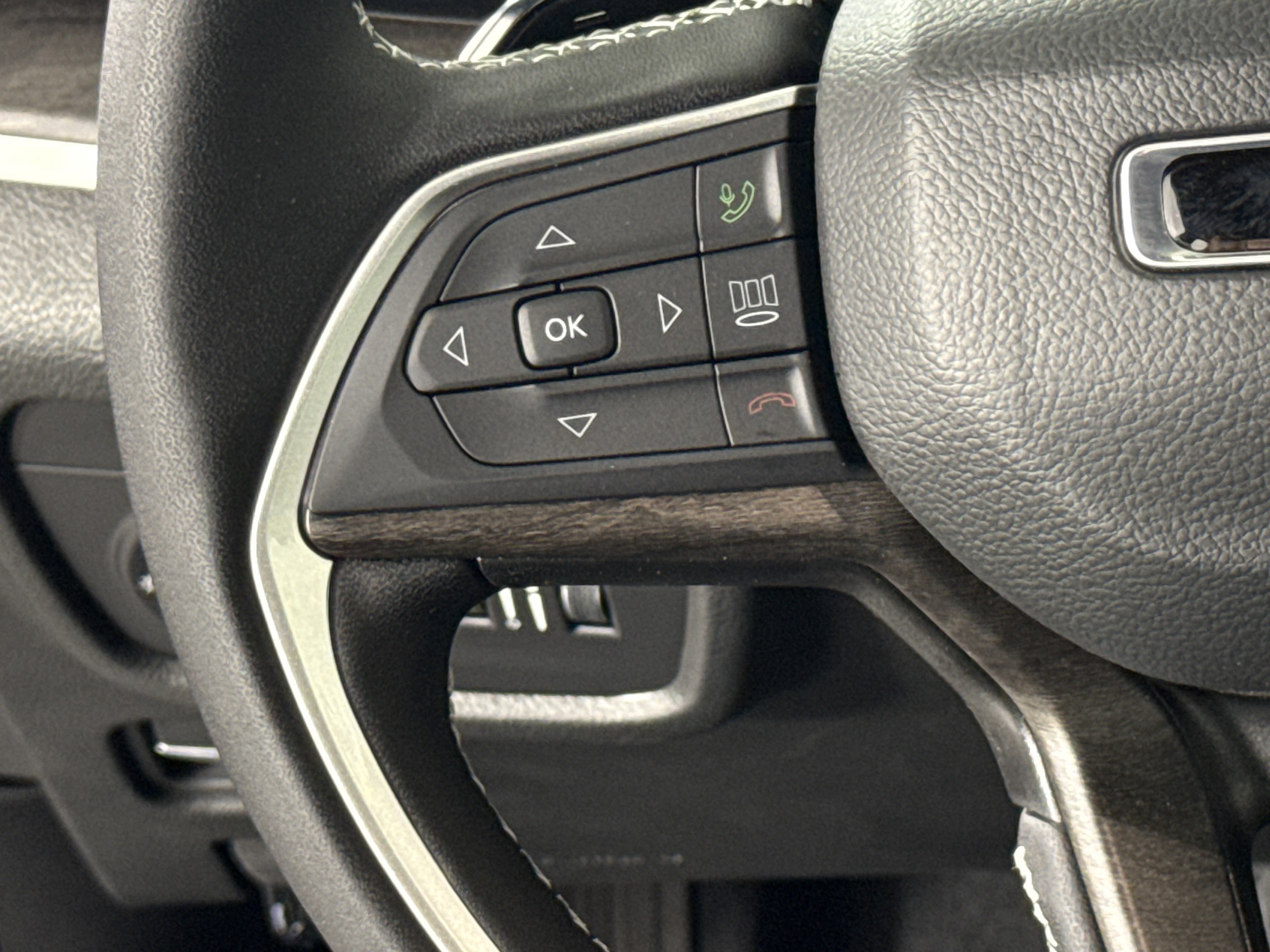 New 2025 Jeep Grand Cherokee Limited AWD/4WD image 17