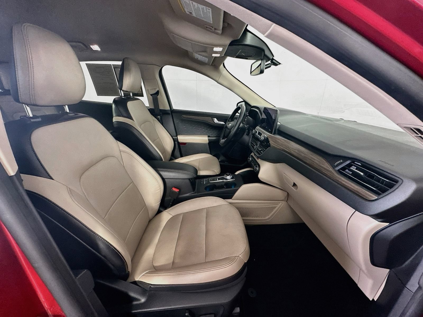 Used 2020 Ford Escape Titanium AWD/4WD image 28