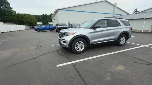 Used 2024 Ford Explorer XLT w/ Equipment Group 202A image 4