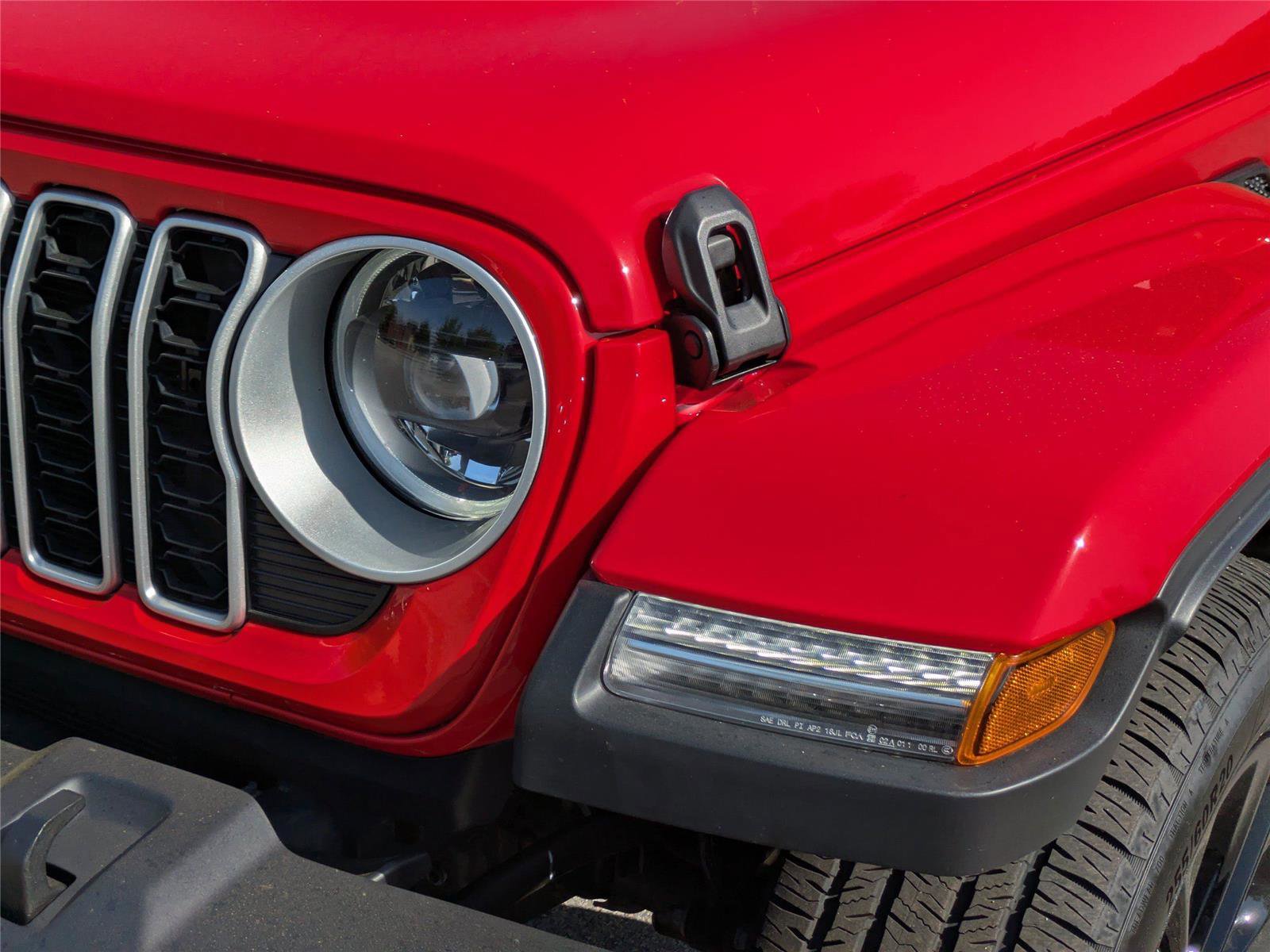 Used 2025 Jeep Wrangler Sahara w/ Safety Group AWD/4WD image 12