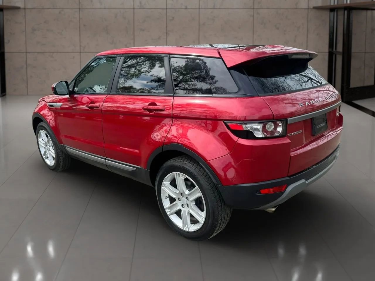 Used 2015 Land Rover Range Rover Evoque Pure Plus image 4