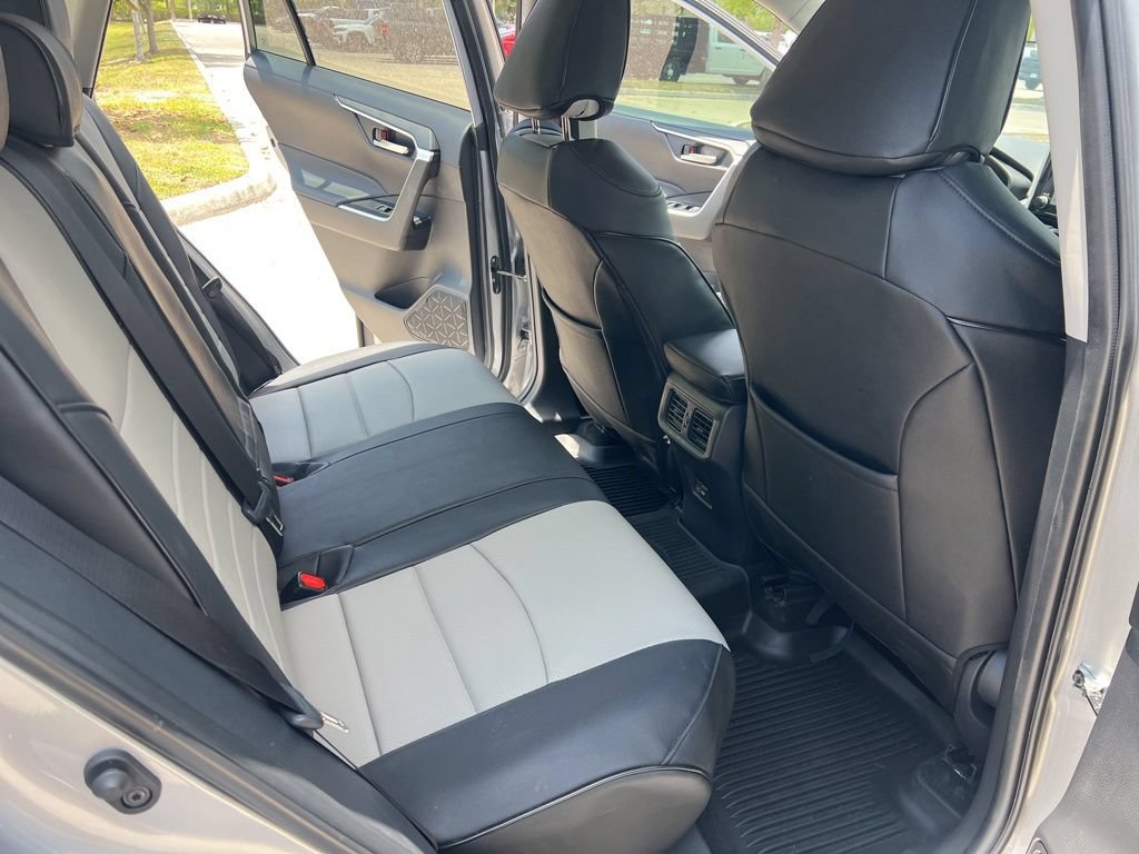 Used 2025 Toyota RAV4 XLE FWD image 53