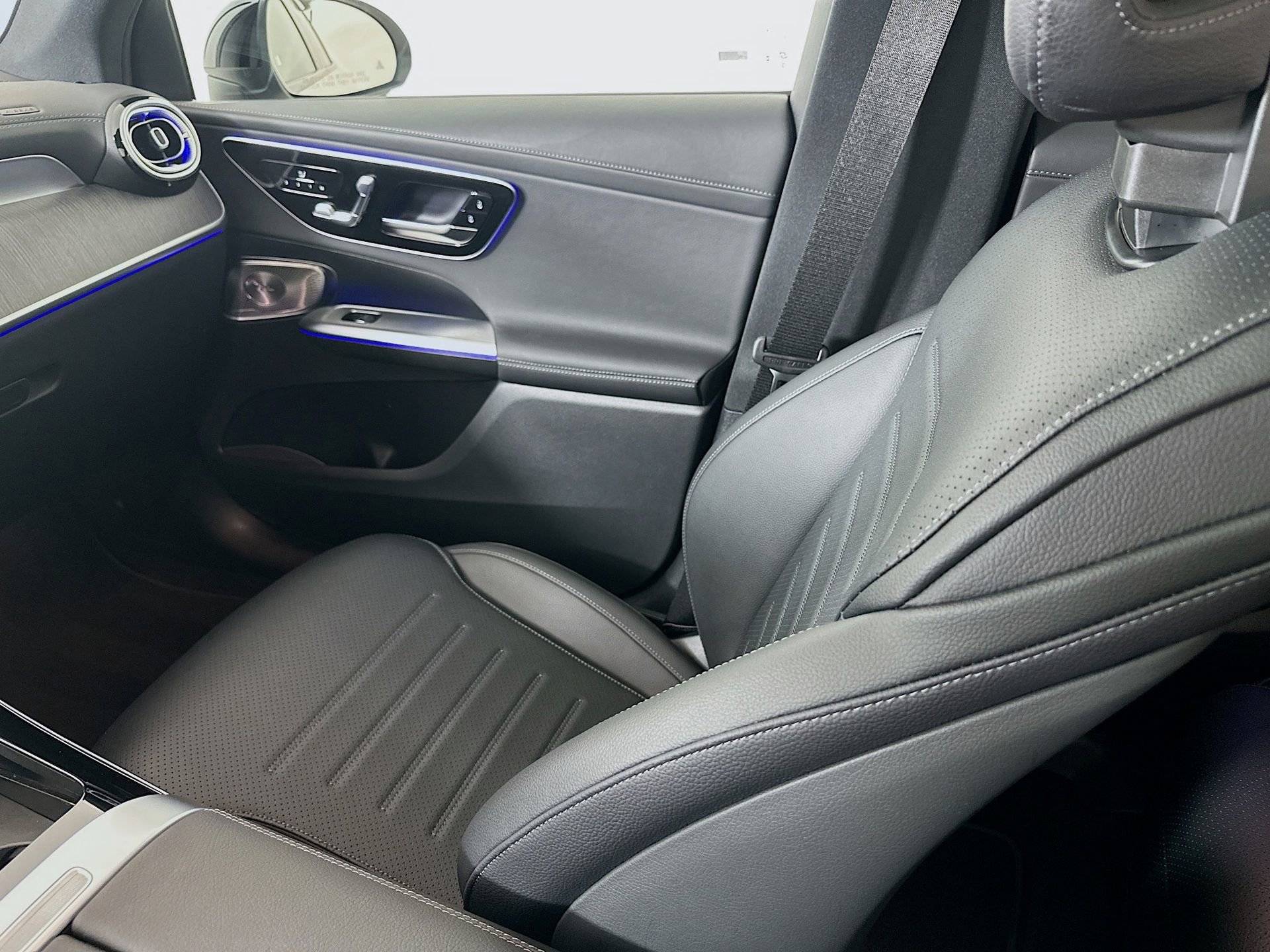 Used 2025 Mercedes-Benz GLC 300 4MATIC image 26