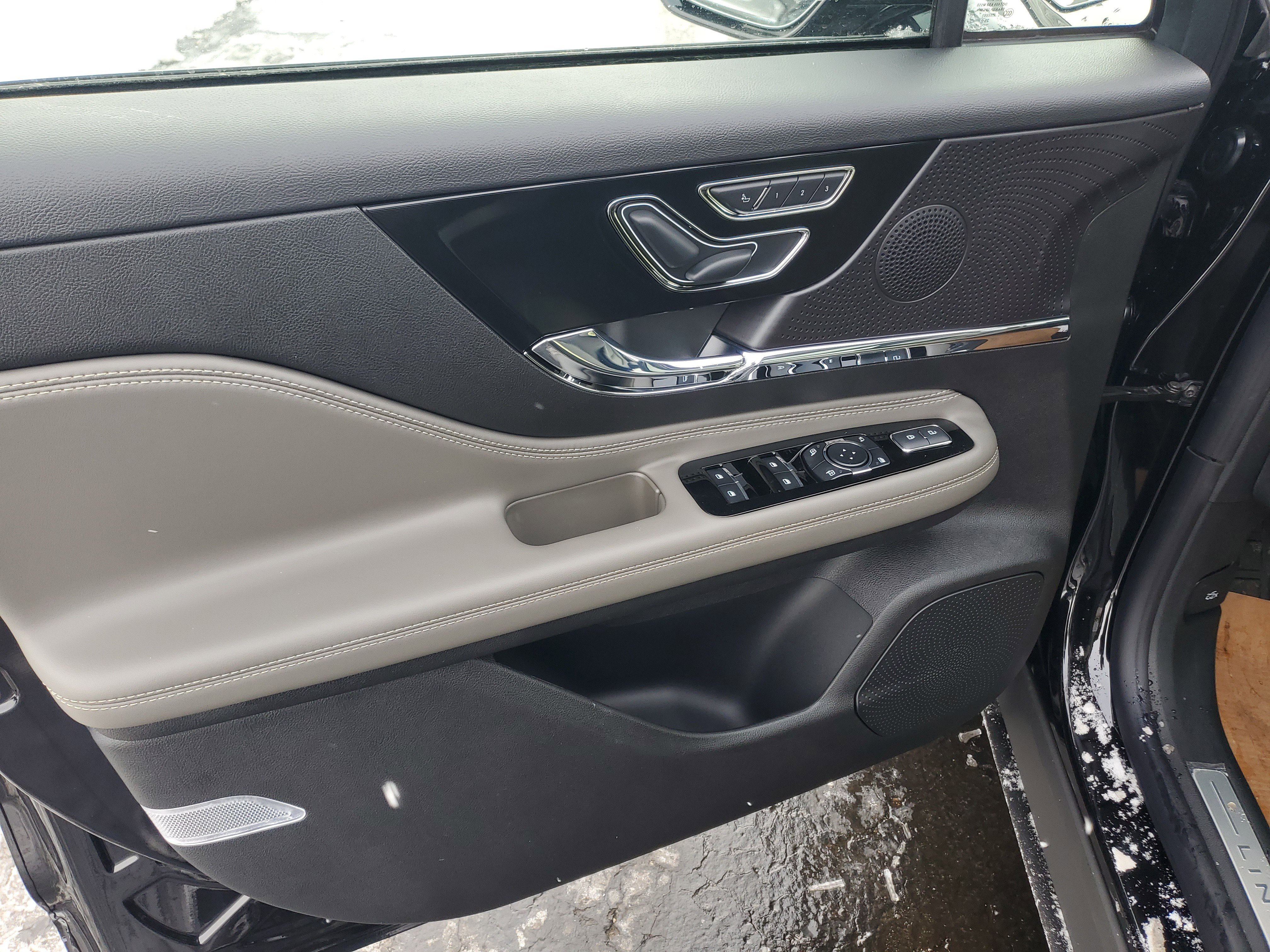 New 2026 Lincoln Corsair Premiere image 8