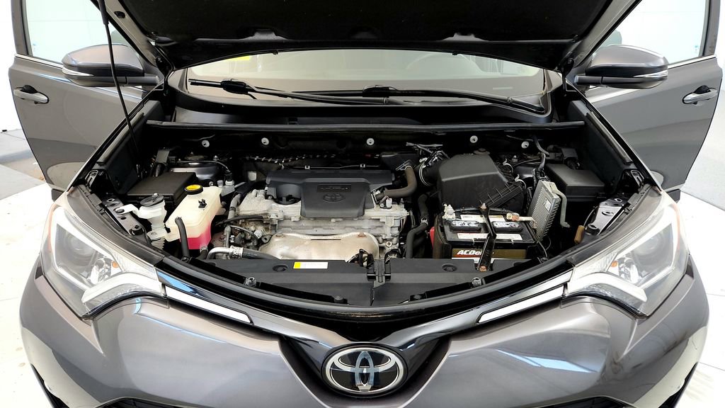 Used 2018 Toyota RAV4 XLE AWD/4WD image 15