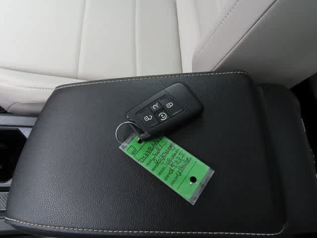 Used 2021 Volkswagen Tiguan SEL w/ 3rd Row Seat Package AWD/4WD image 30