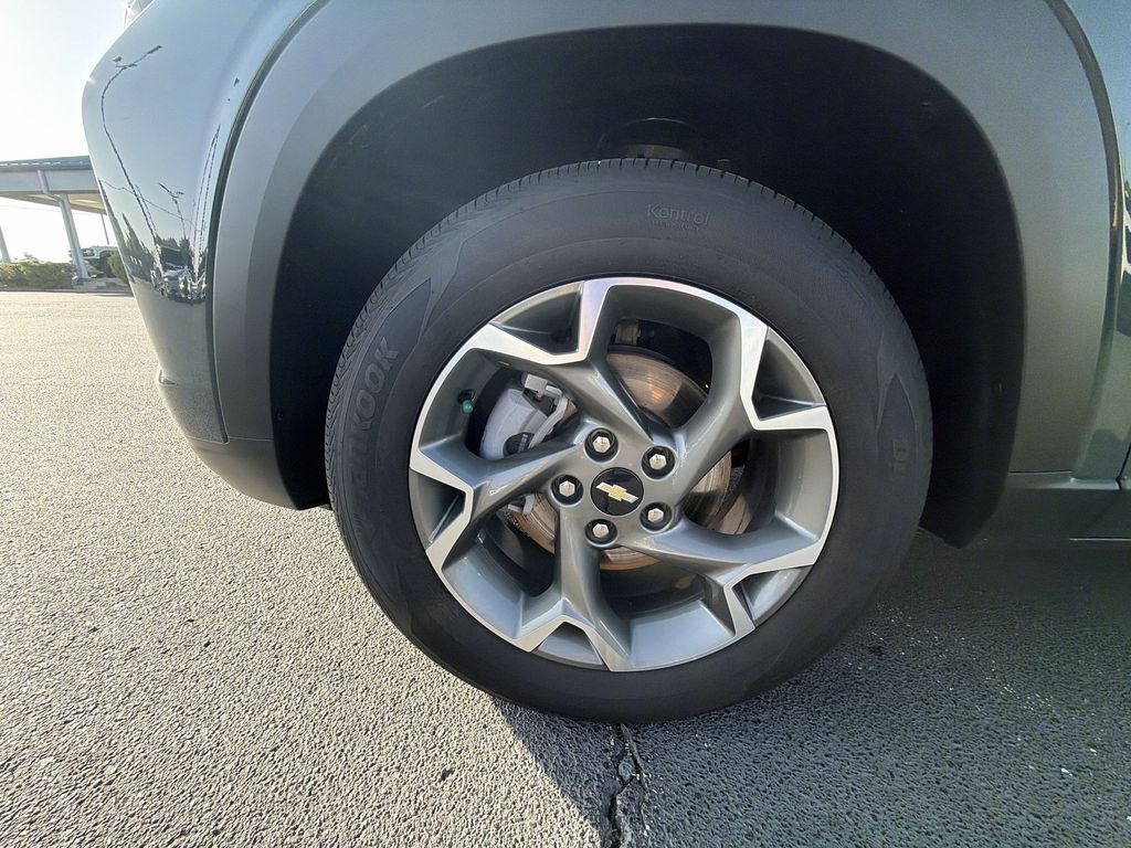 Used 2025 Chevrolet Trax LT w/ Driver Confidence Package FWD image 16
