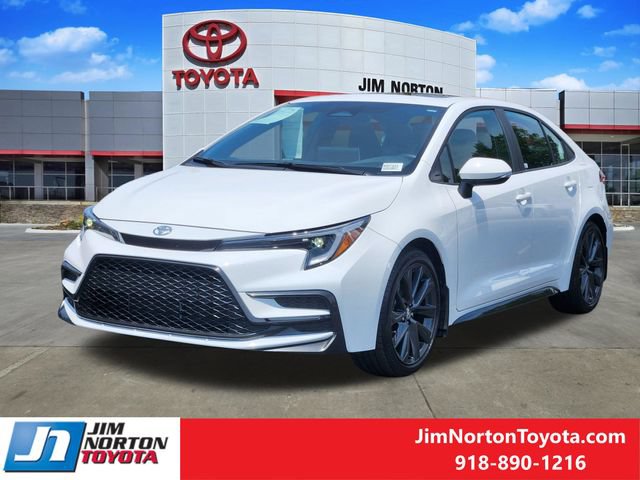 Used 2025 Toyota Corolla XSE FWD image 3