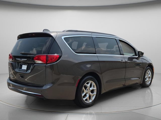 Used 2019 Chrysler Pacifica Touring Plus w/ Tire & Wheel Group FWD image 7