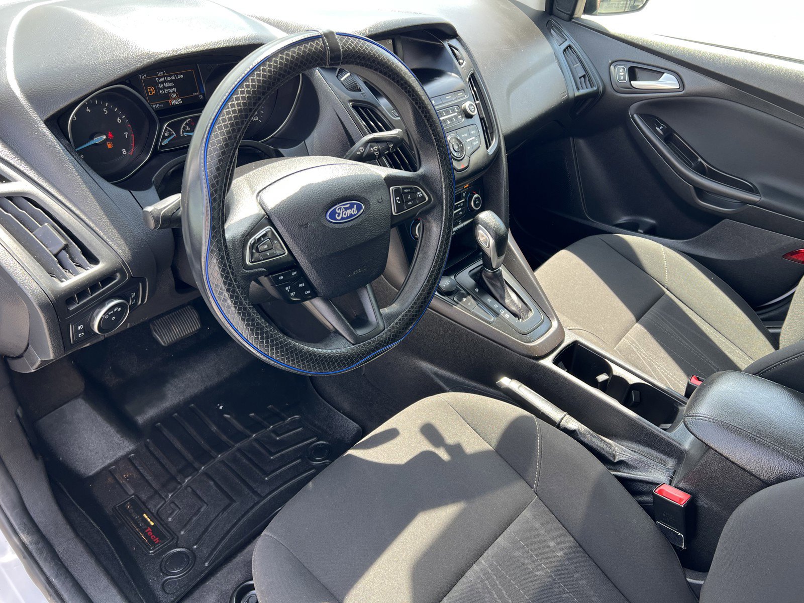 Used 2018 Ford Focus SE w/ SE Appearance Package image 12