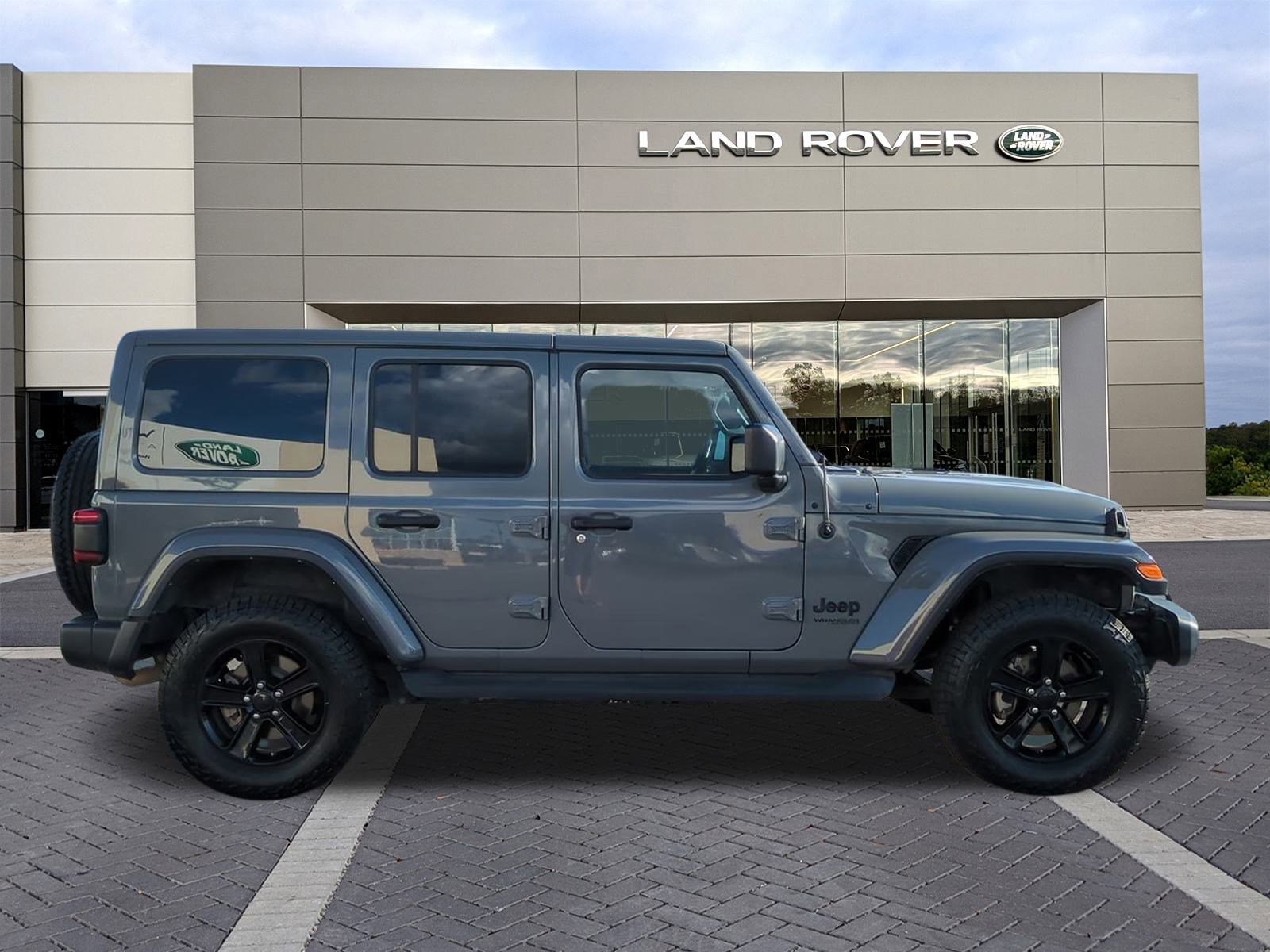 Used 2021 Jeep Wrangler Unlimited Sahara image 4