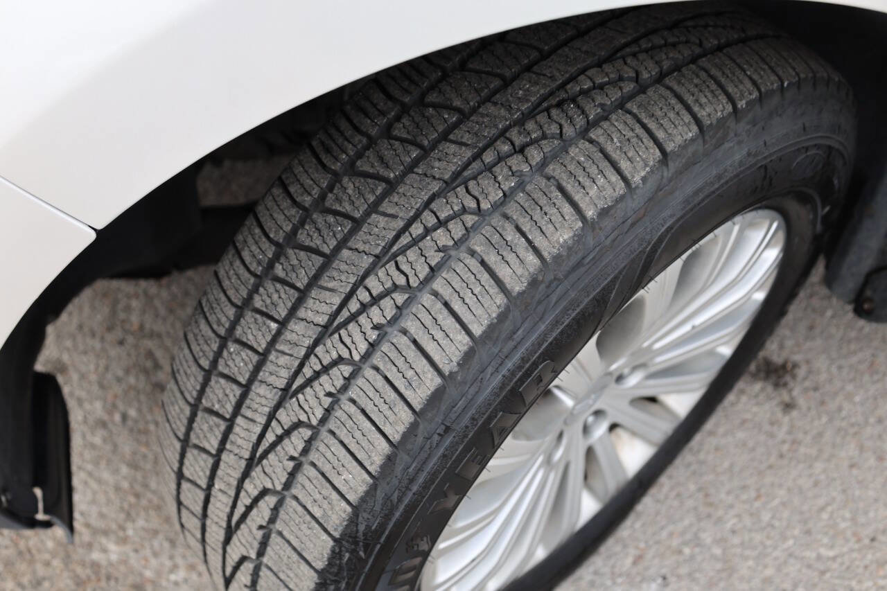 Used 2011 Lincoln MKX 2WD image 24