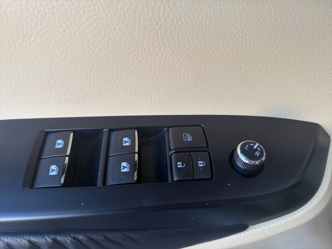 Used 2015 Toyota Highlander Limited image 27