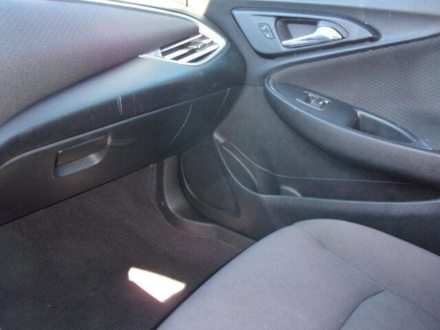 Used 2017 Chevrolet Malibu LT image 13