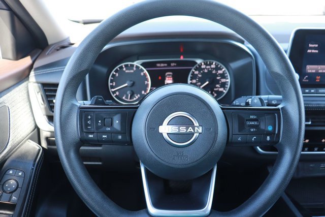 Used 2023 Nissan Rogue SV image 17