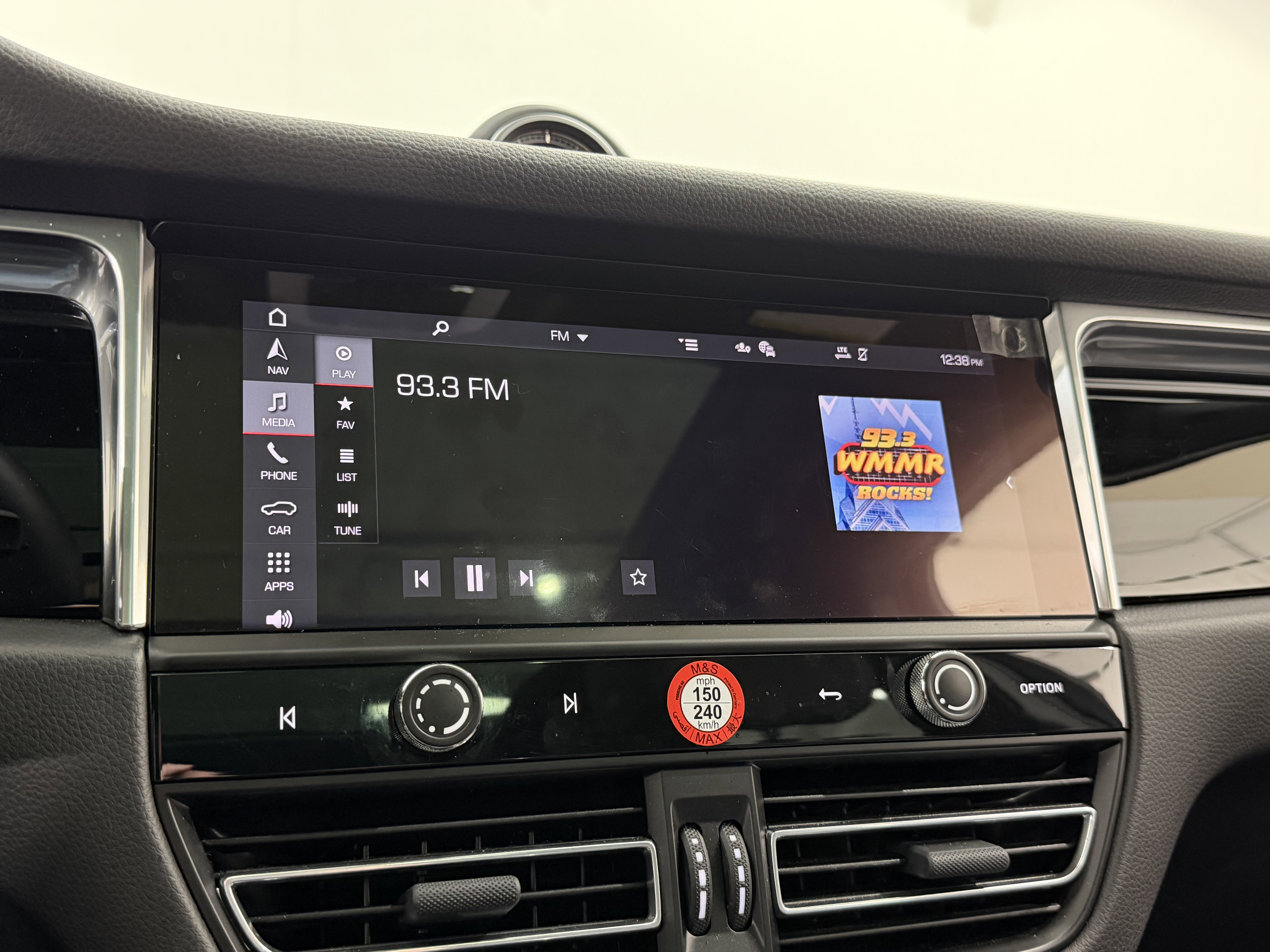 Certified 2025 Porsche Macan image 43