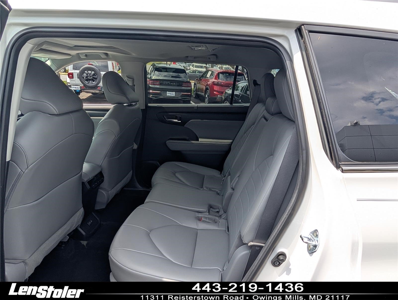 Used 2023 Toyota Highlander XLE AWD/4WD image 16