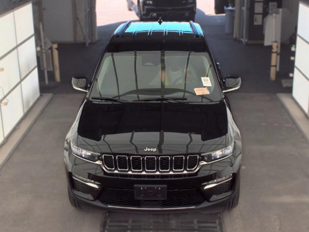 Used 2024 Jeep Grand Cherokee Limited AWD/4WD image 2