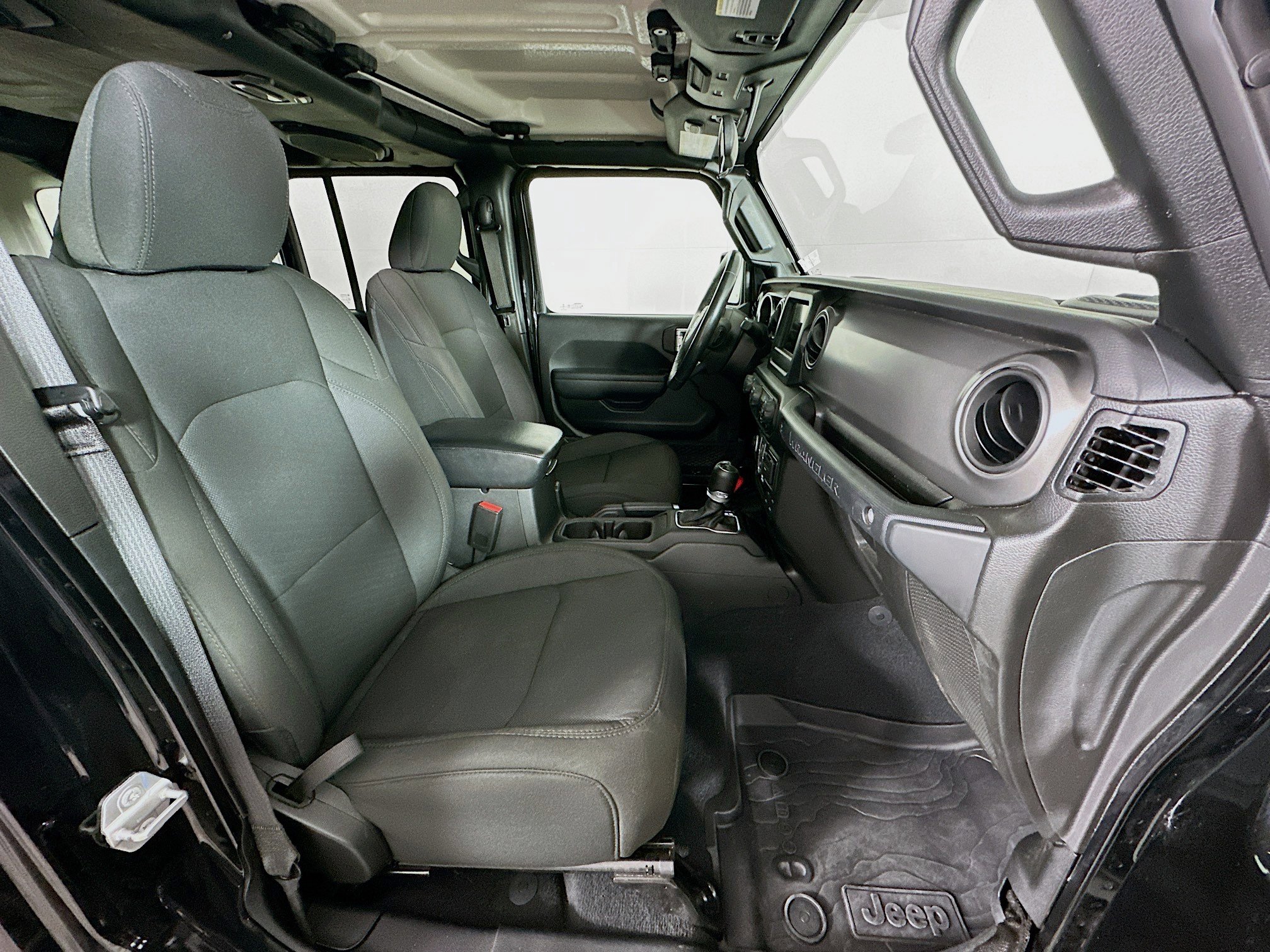 Used 2023 Jeep Wrangler Unlimited w/ Cold Weather Group AWD/4WD image 28