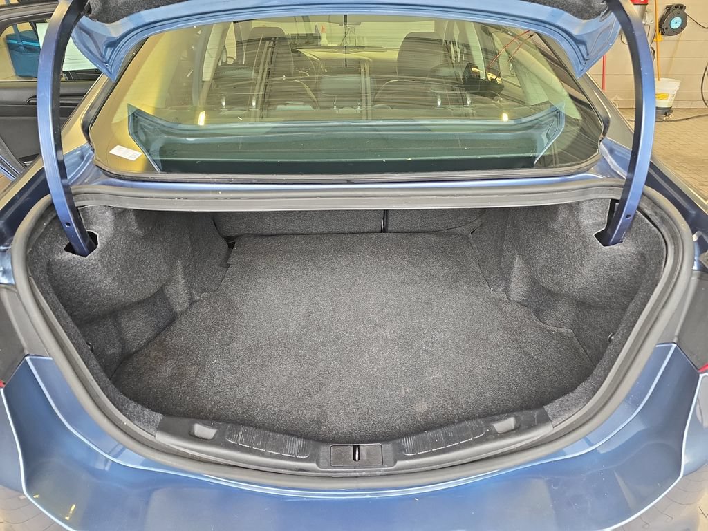 Used 2018 Ford Fusion SE w/ Equipment Group 201A FWD image 13