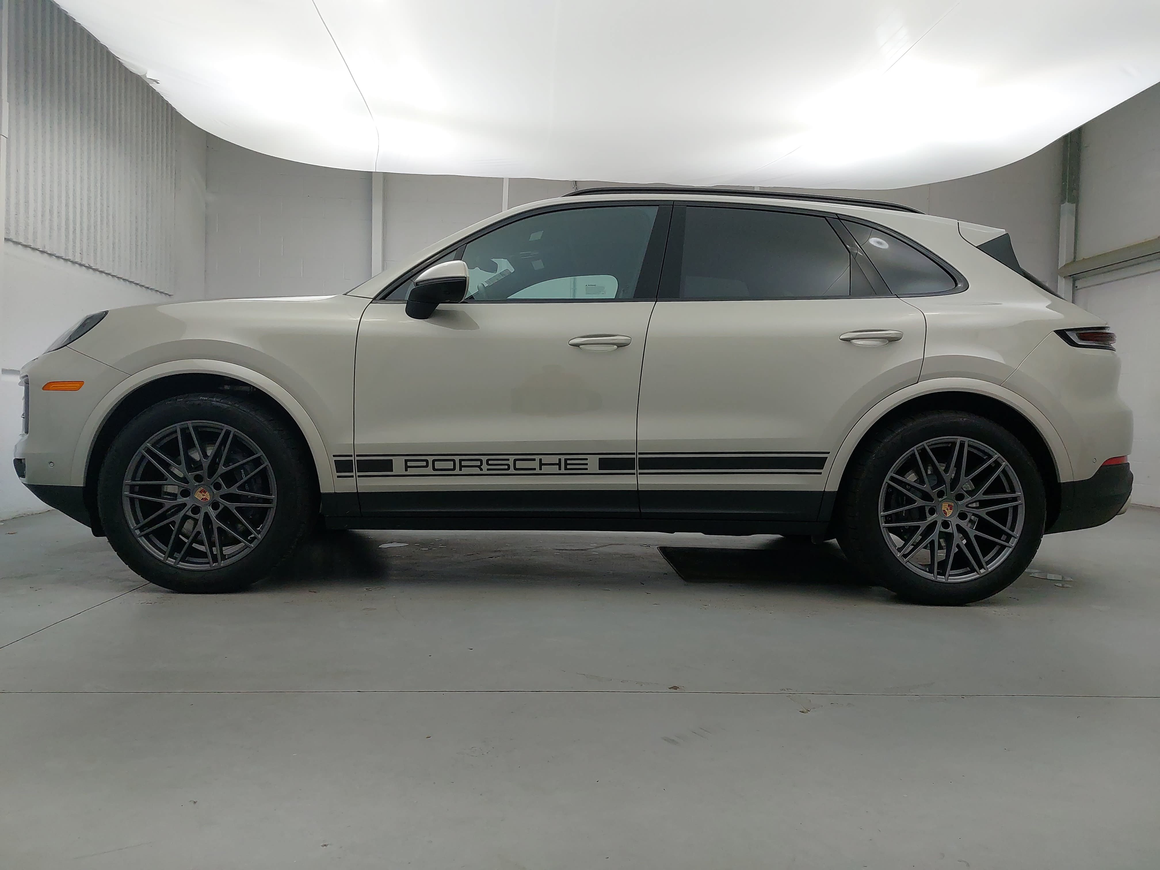 Certified 2026 Porsche Cayenne AWD/4WD image 2