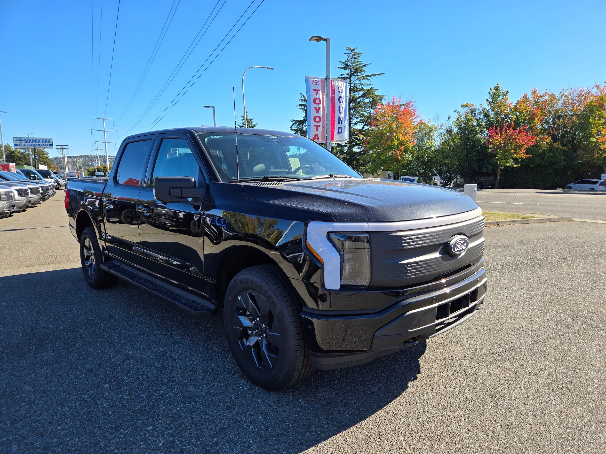 New 2025 Ford F150 Lightning Flash AWD/4WD image 3