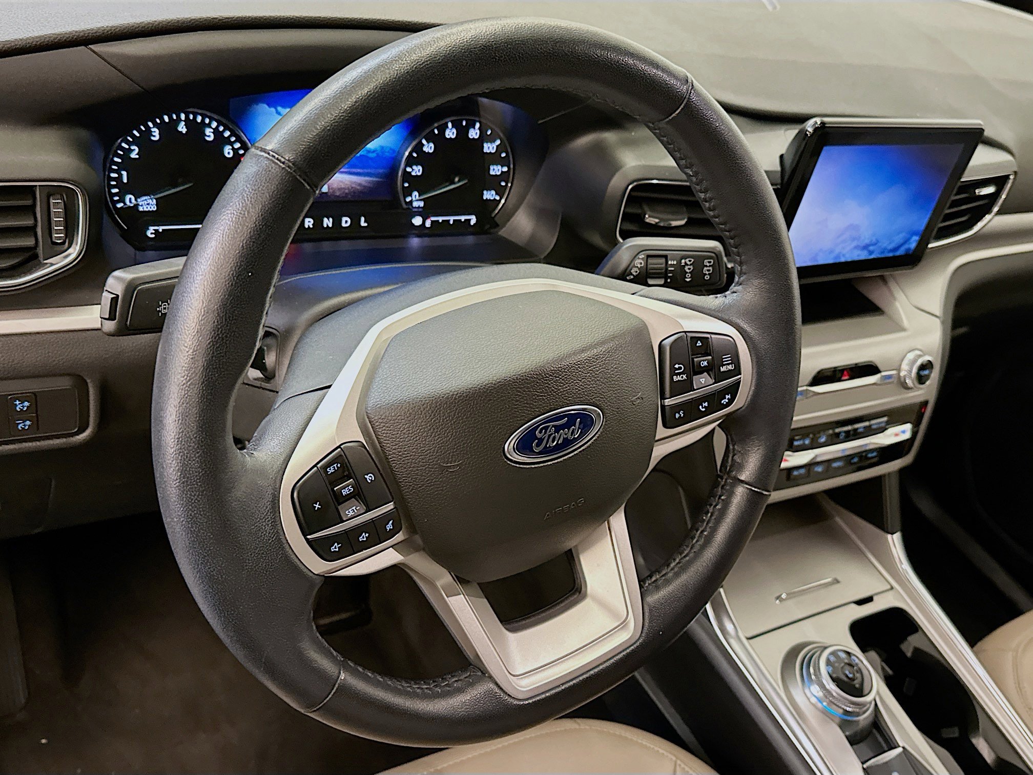 Used 2022 Ford Explorer XLT w/ Equipment Group 202A image 18