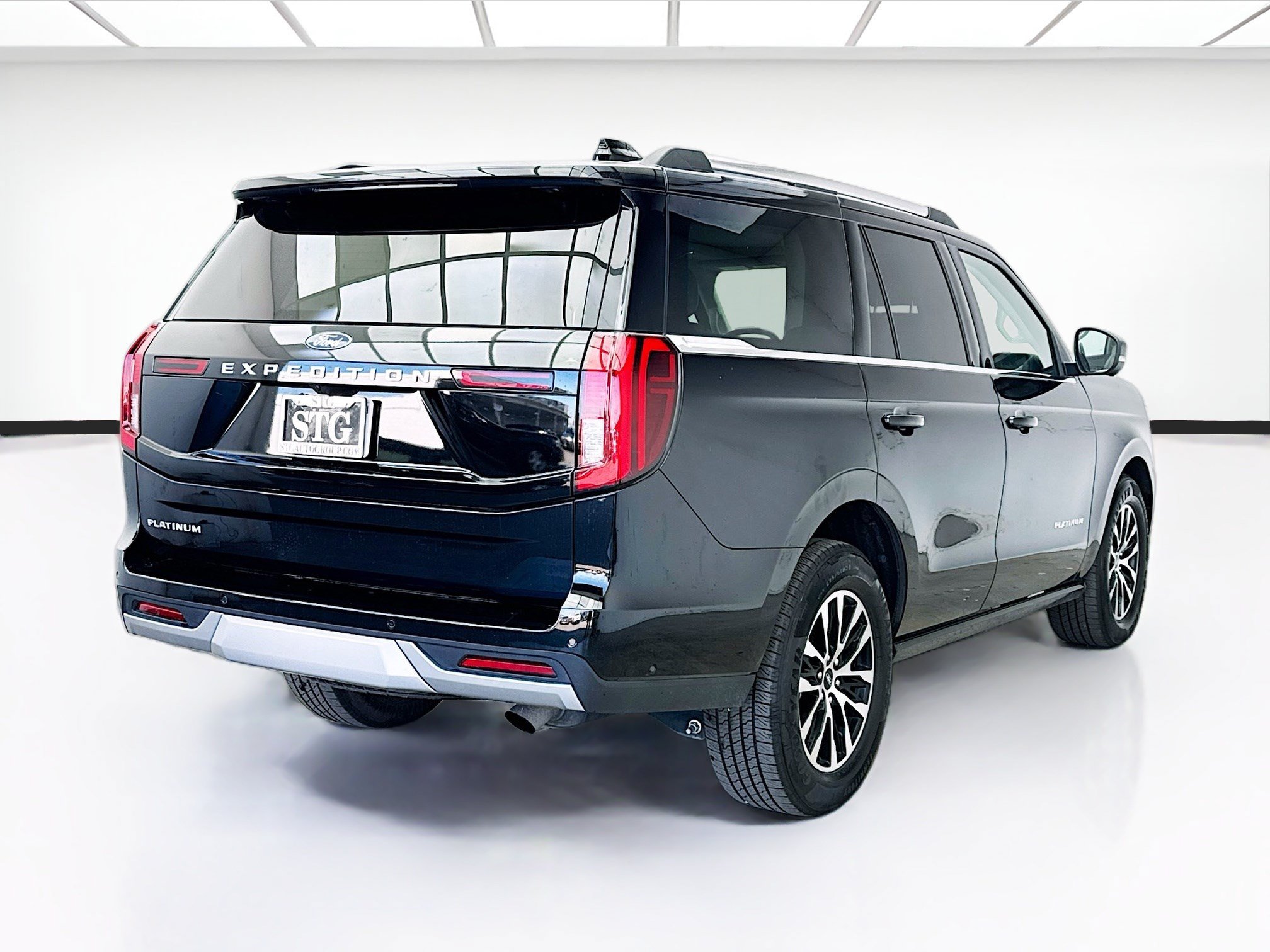 Used 2025 Ford Expedition Platinum AWD/4WD image 4