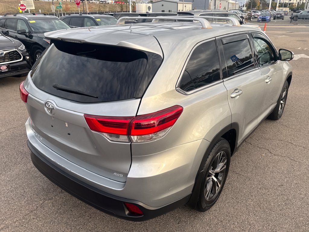 Used 2019 Toyota Highlander LE AWD/4WD image 8
