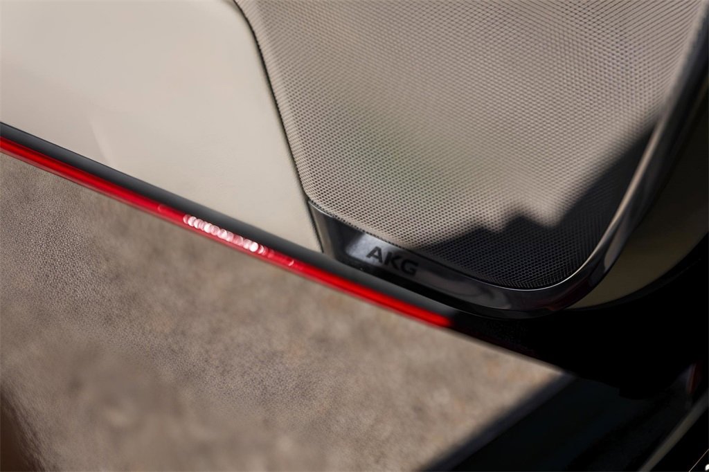 Used 2024 Cadillac Escalade Premium Luxury Platinum w/ Heavy-Duty Trailer Package image 33