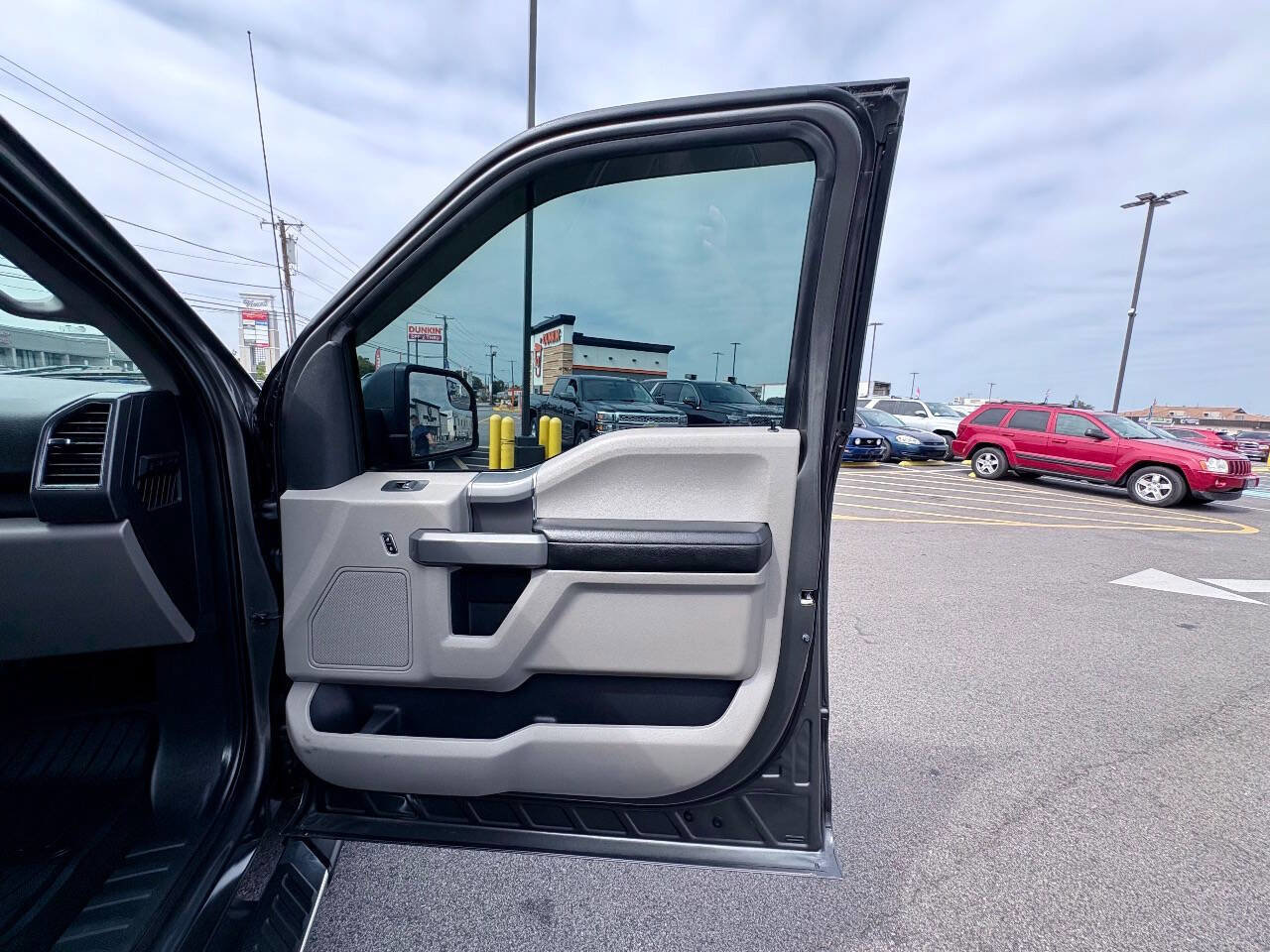 Used 2017 Ford F150 XLT w/ Equipment Group 302A Luxury AWD/4WD image 33