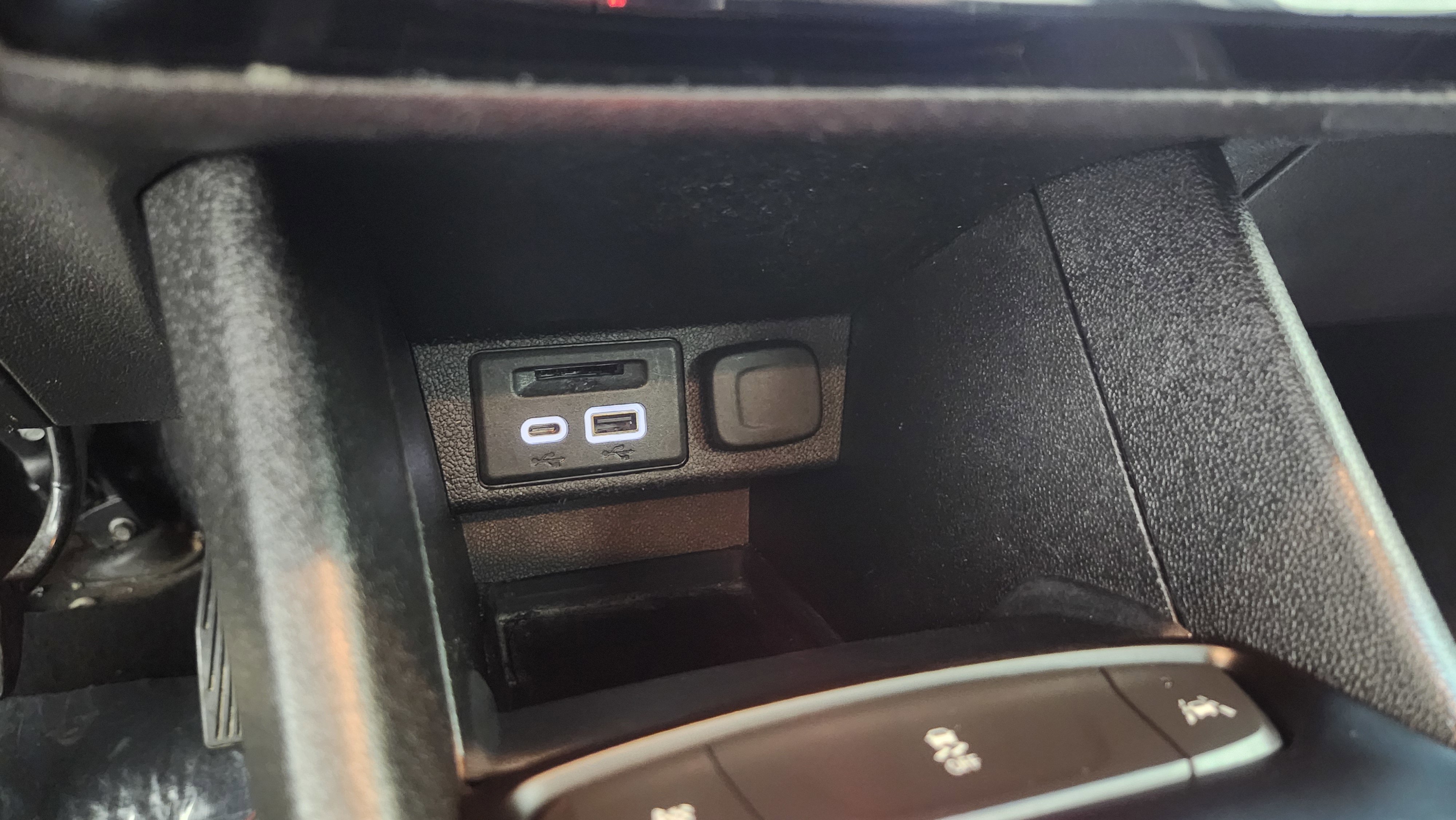 Used 2022 Chevrolet Bolt LT image 8