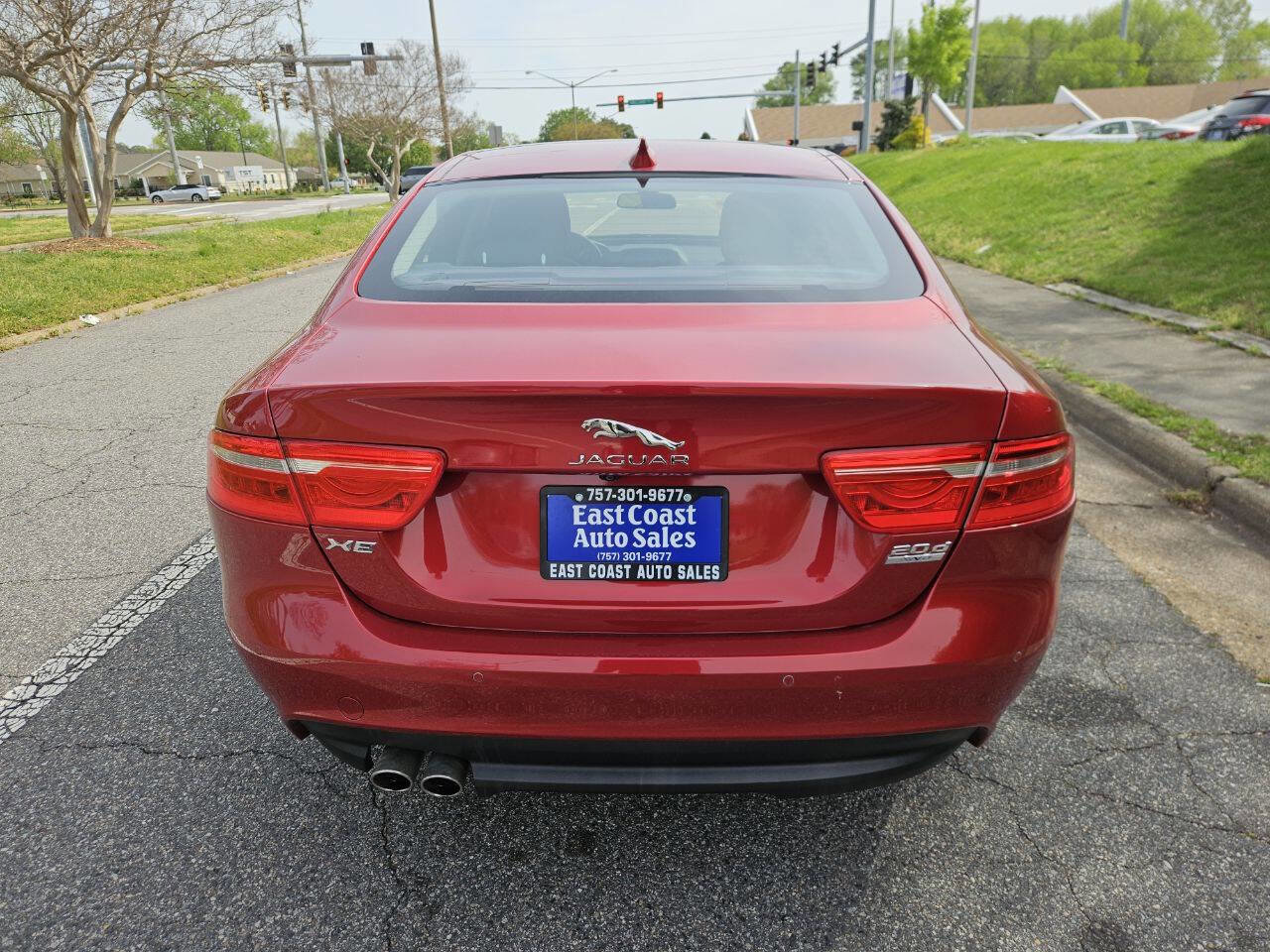 Used 2017 Jaguar XE Premium image 5