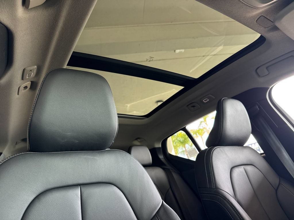 New 2026 Volvo XC40 B5 Core w/ Climate Package AWD/4WD image 16
