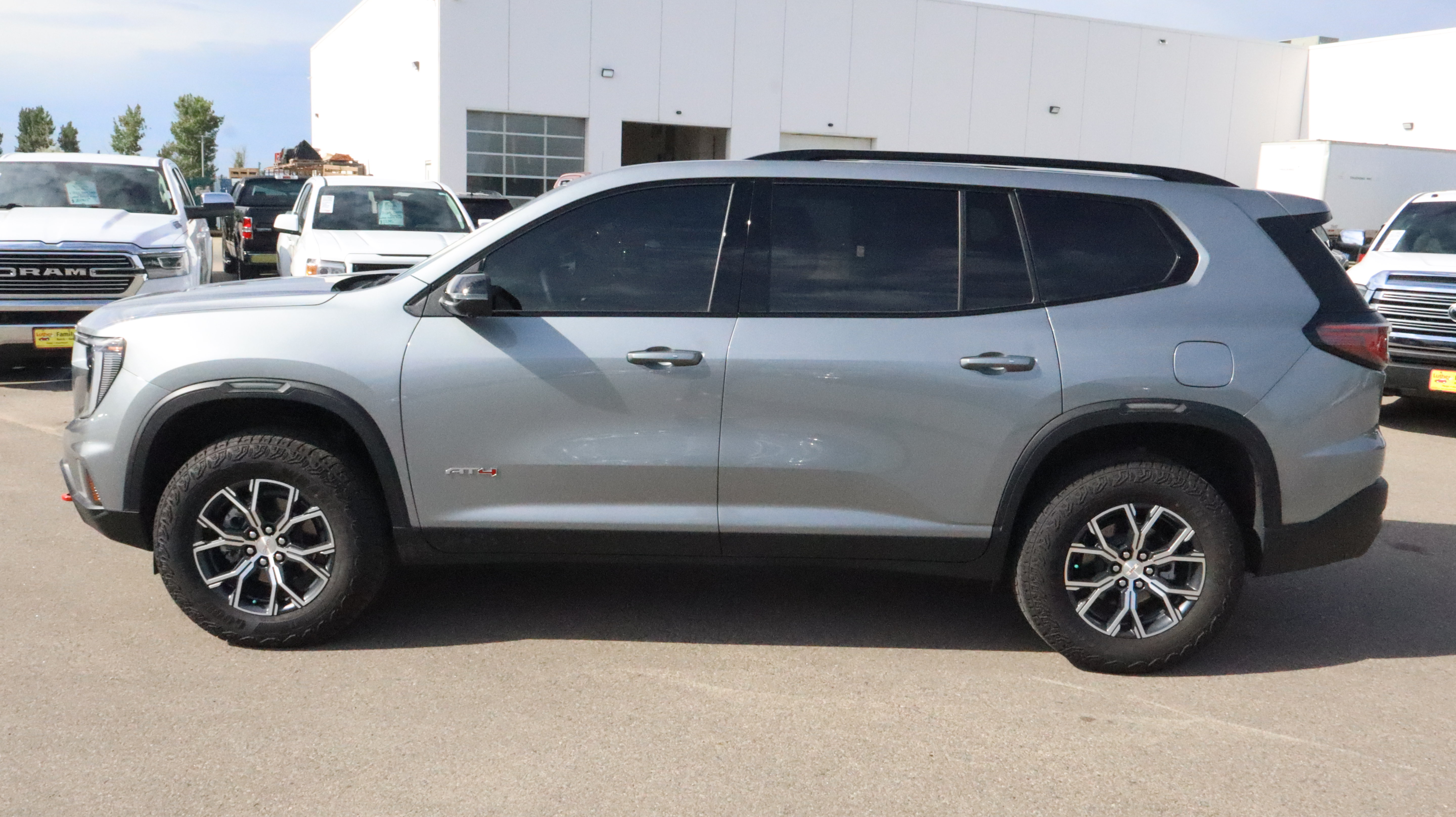 Used 2026 GMC Acadia AT4 w/ LPO, Floor Liner Package AWD/4WD image 4