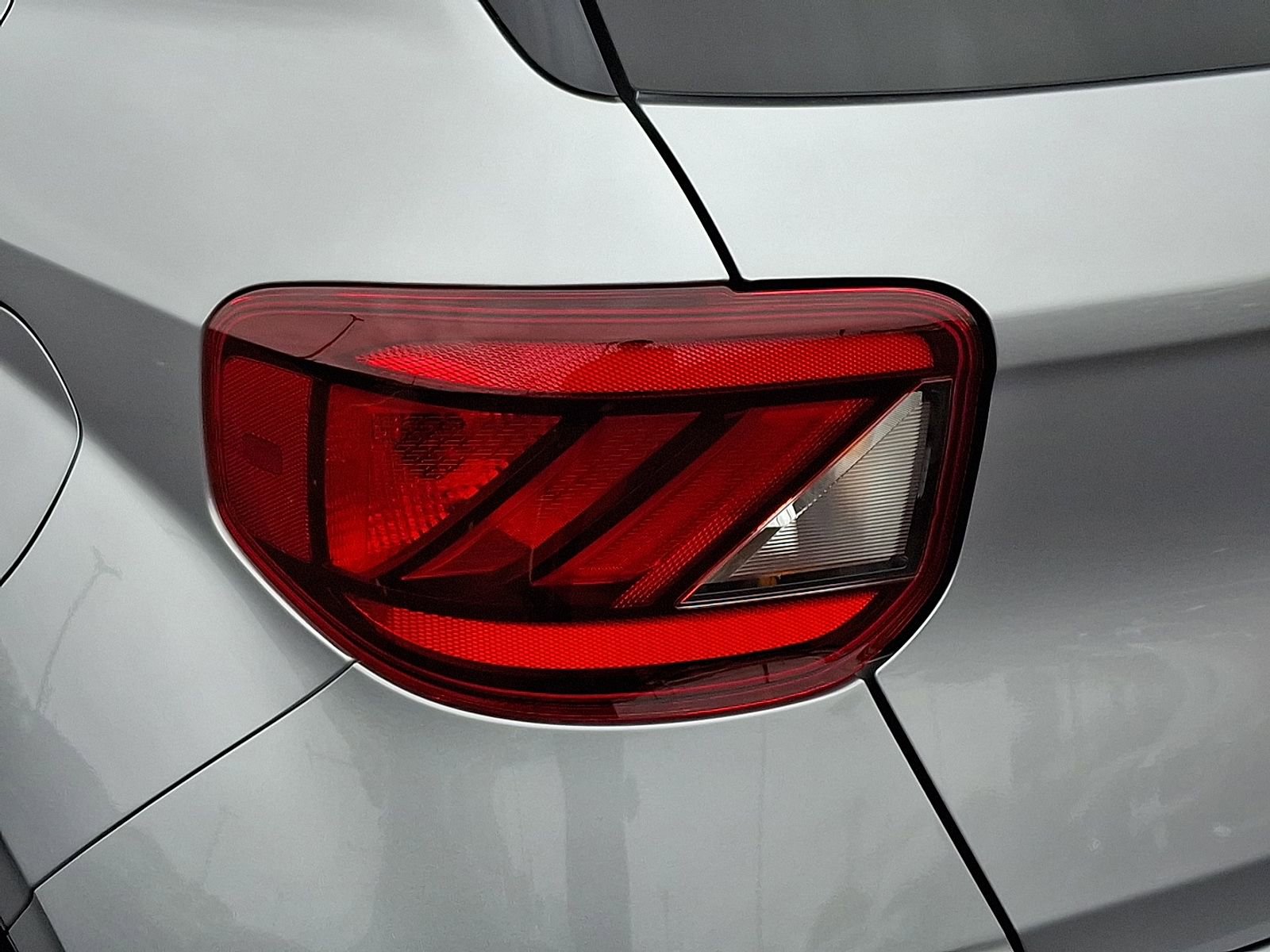 Used 2025 Hyundai Venue SEL image 11