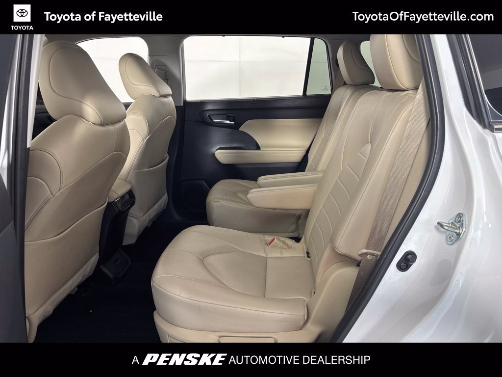 Used 2023 Toyota Highlander XLE FWD image 28