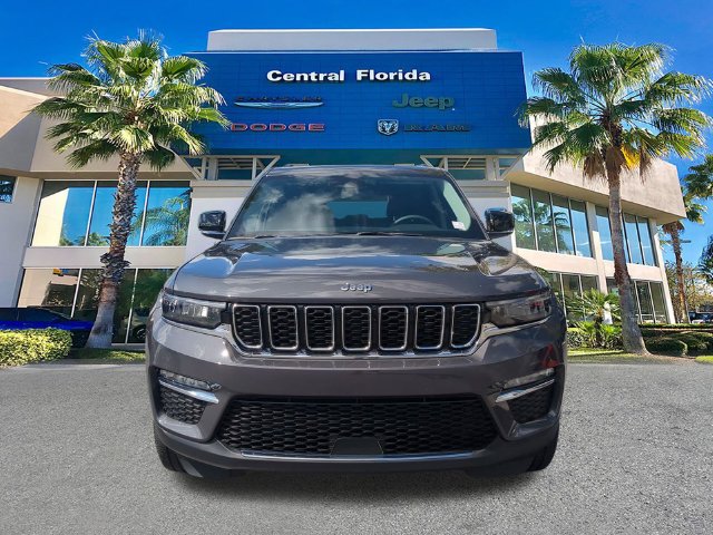 Used 2023 Jeep Grand Cherokee Limited w/ Trailer Tow Prep Group (B) AWD/4WD image 3