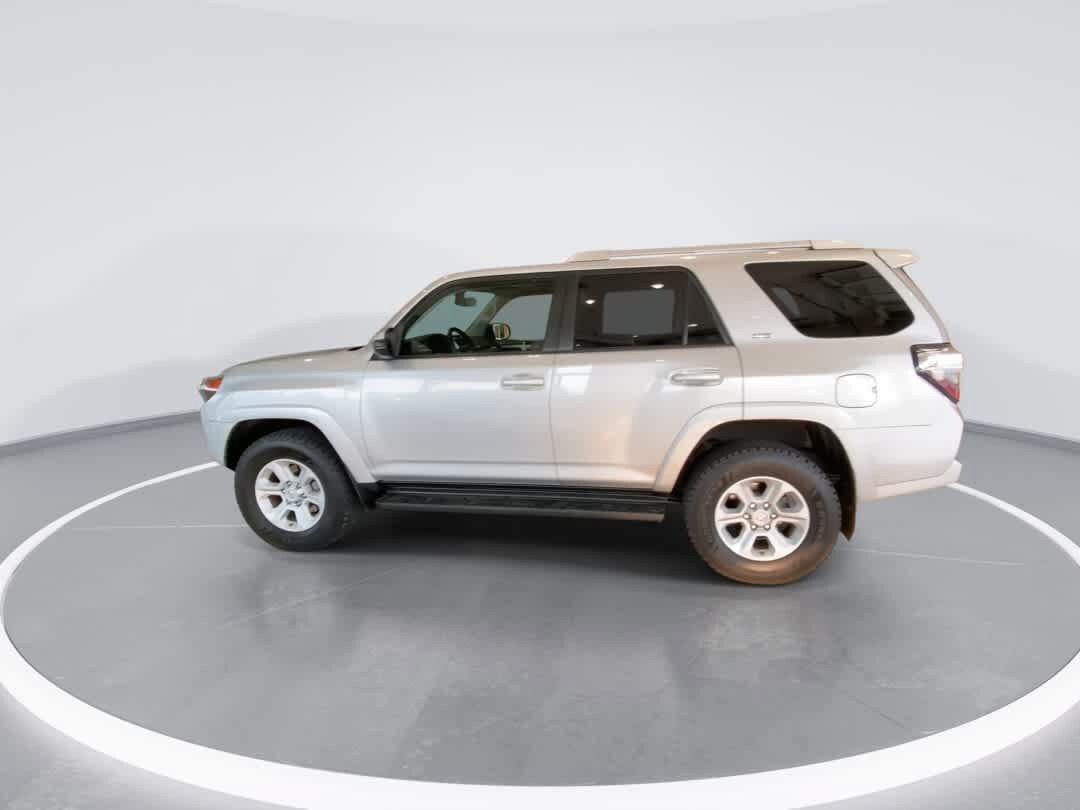 Used 2016 Toyota 4Runner SR5 AWD/4WD image 5