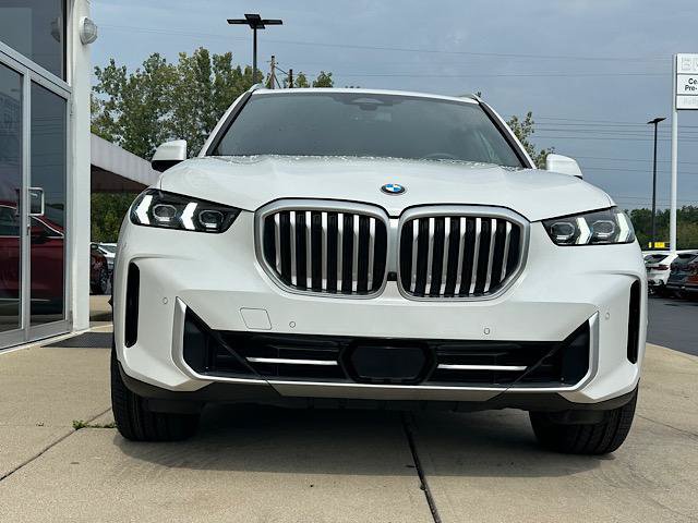 Used 2024 BMW X5 xDrive40i w/ Premium Package AWD/4WD image 2