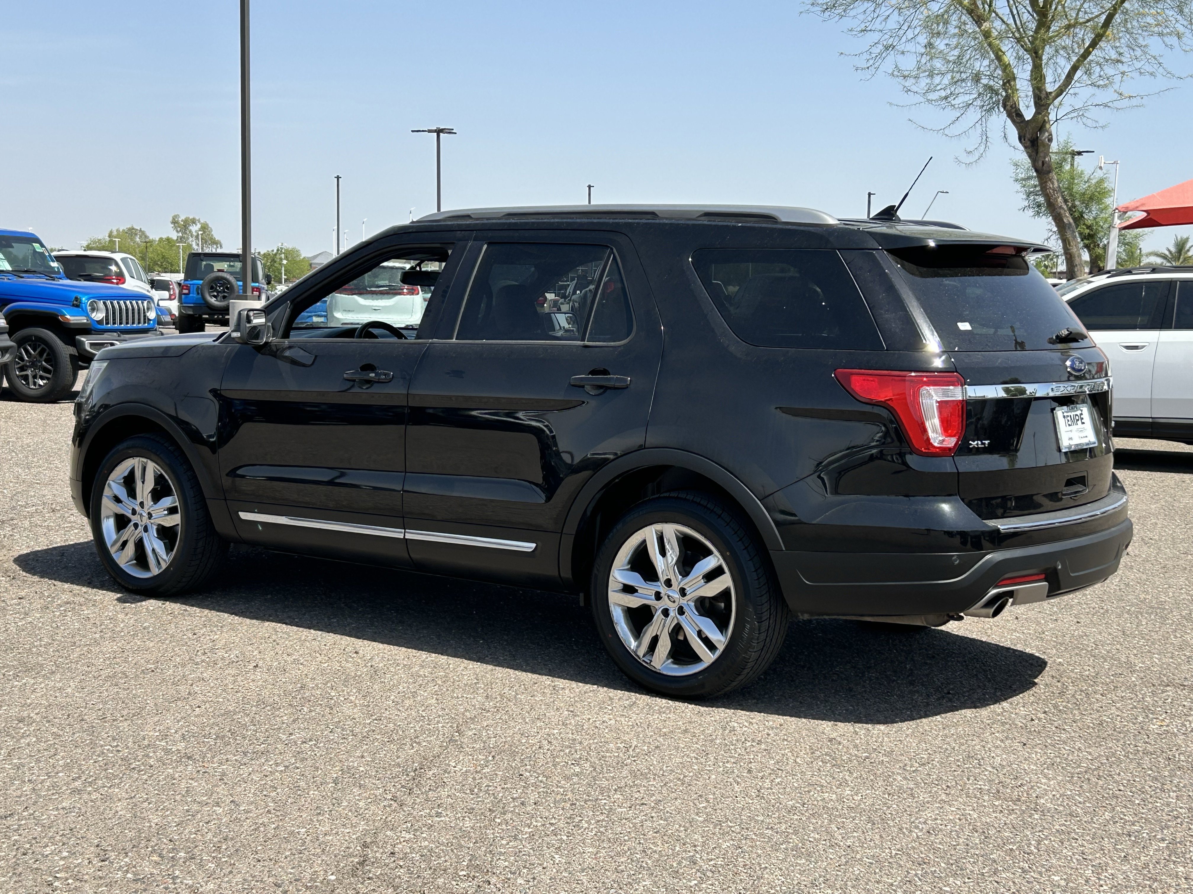Used 2018 Ford Explorer XLT w/ Equipment Group 201A image 4