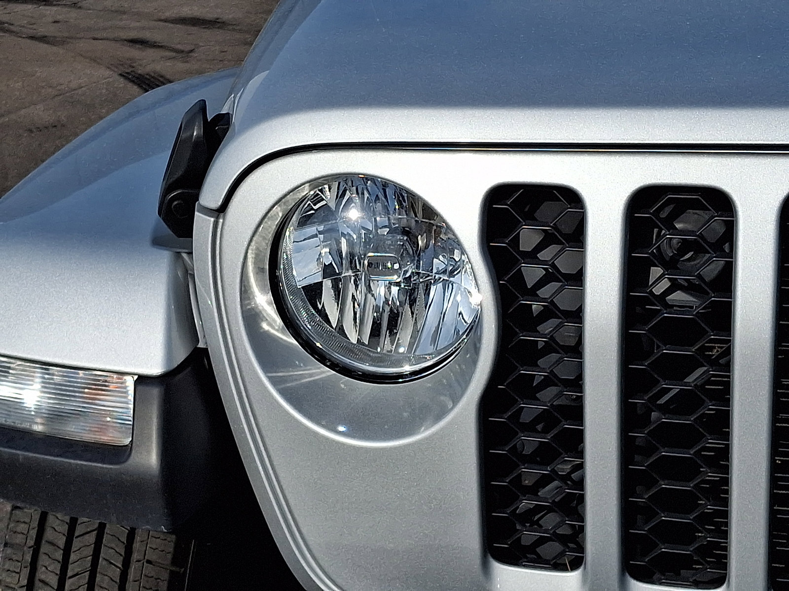 Used 2023 Jeep Gladiator Sport image 10