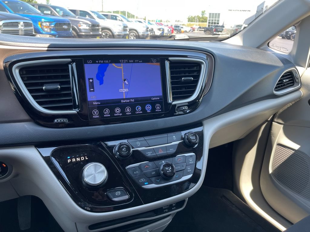 Used 2017 Chrysler Pacifica Touring Plus FWD image 19