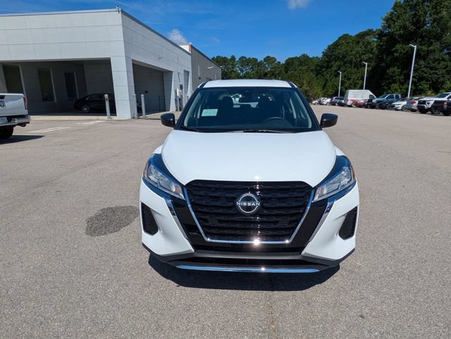New 2025 Nissan Kicks Play S FWD image 8