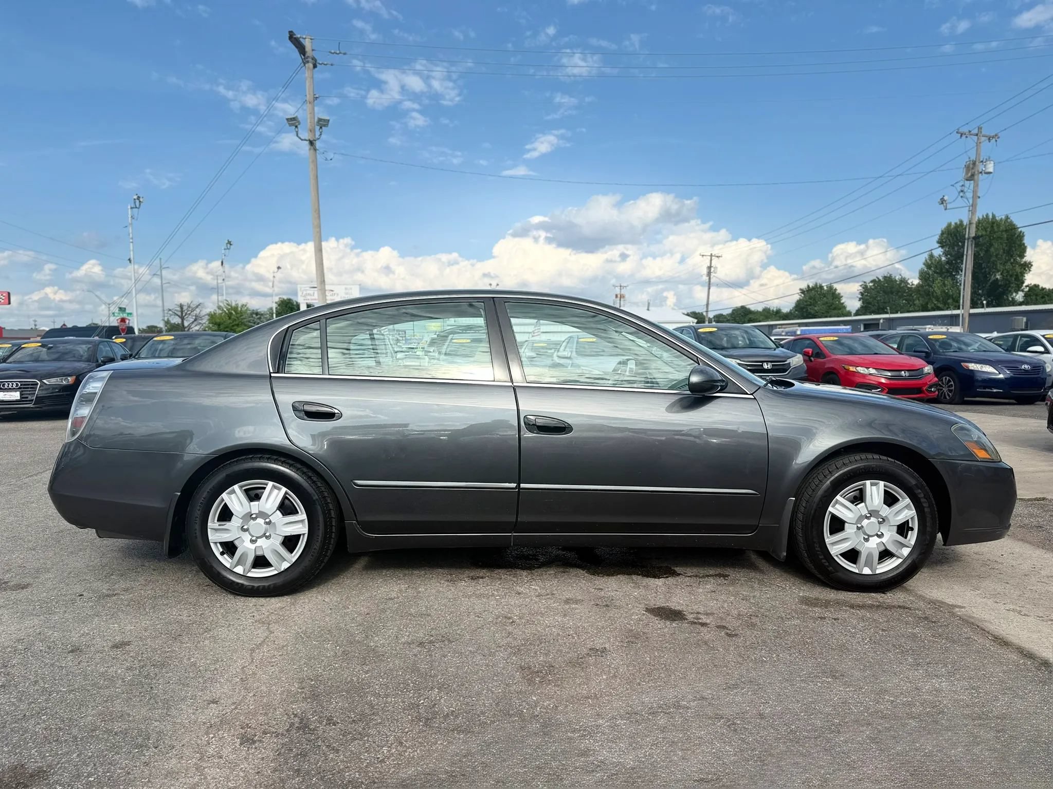 Used 2005 Nissan Altima 2.5 S w/ (S02) Side Airbags Pkg FWD image 2