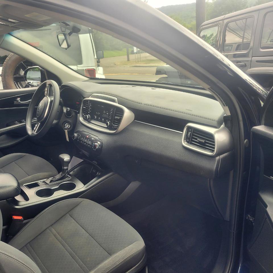 Used 2020 Kia Sorento LX AWD/4WD image 26