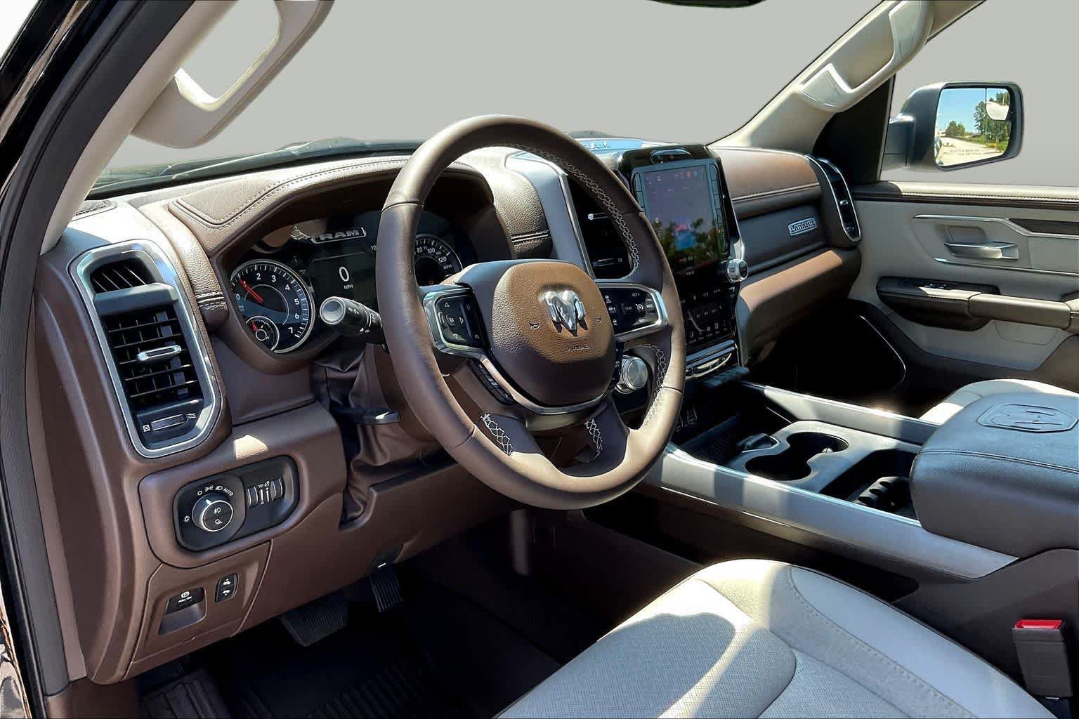 Used 2025 RAM 1500 Laramie AWD/4WD image 33