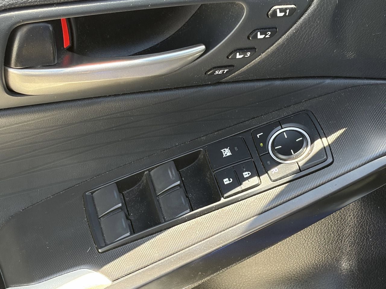 Used 2022 Lexus IS 500 RWD image 7